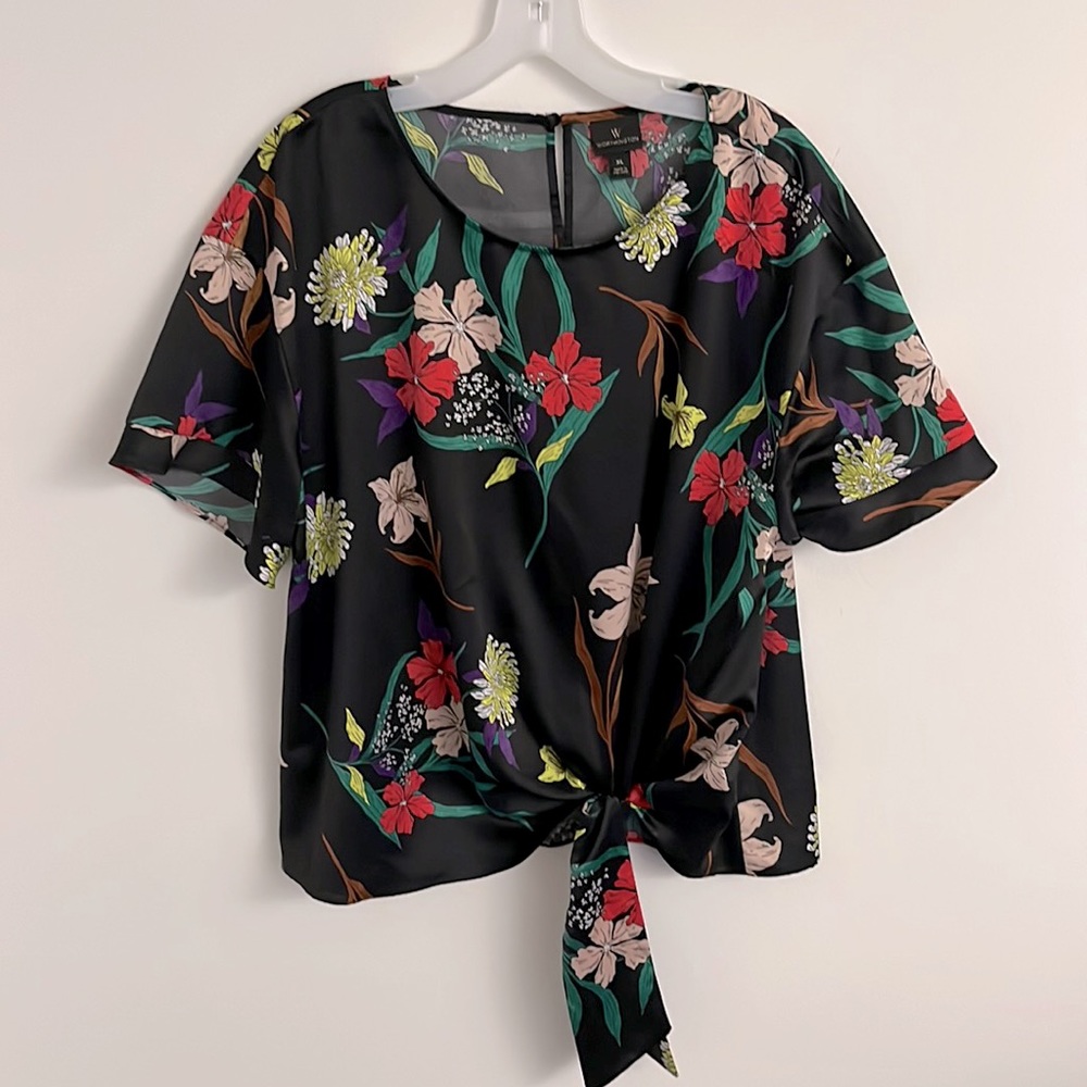Black floral top with tie - XL